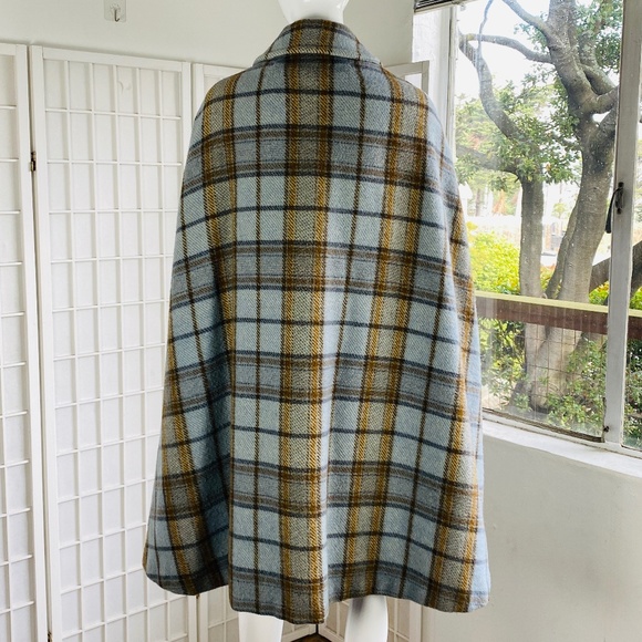 Vintage Womens Blue Plaid Double Breasted Cape w/ Pockets, M/L - Picture 2 of 8